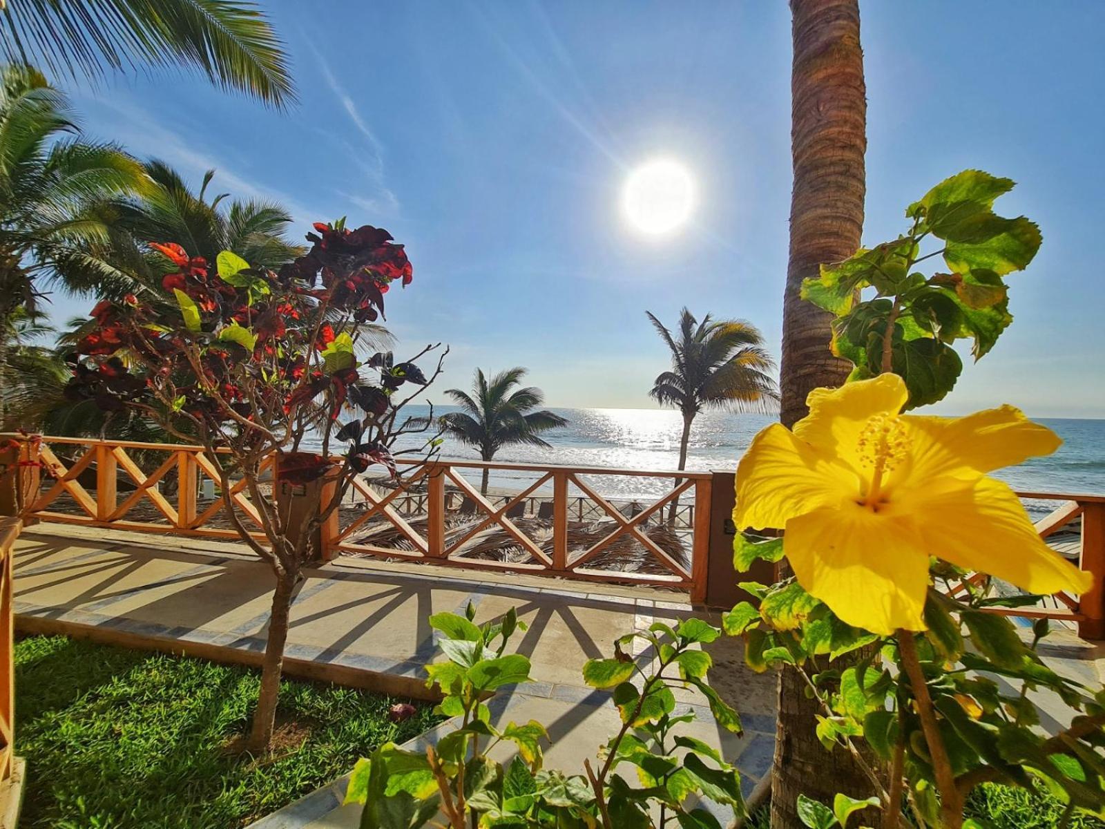 Mancora Beach Hotel (Adults Only) Экстерьер фото